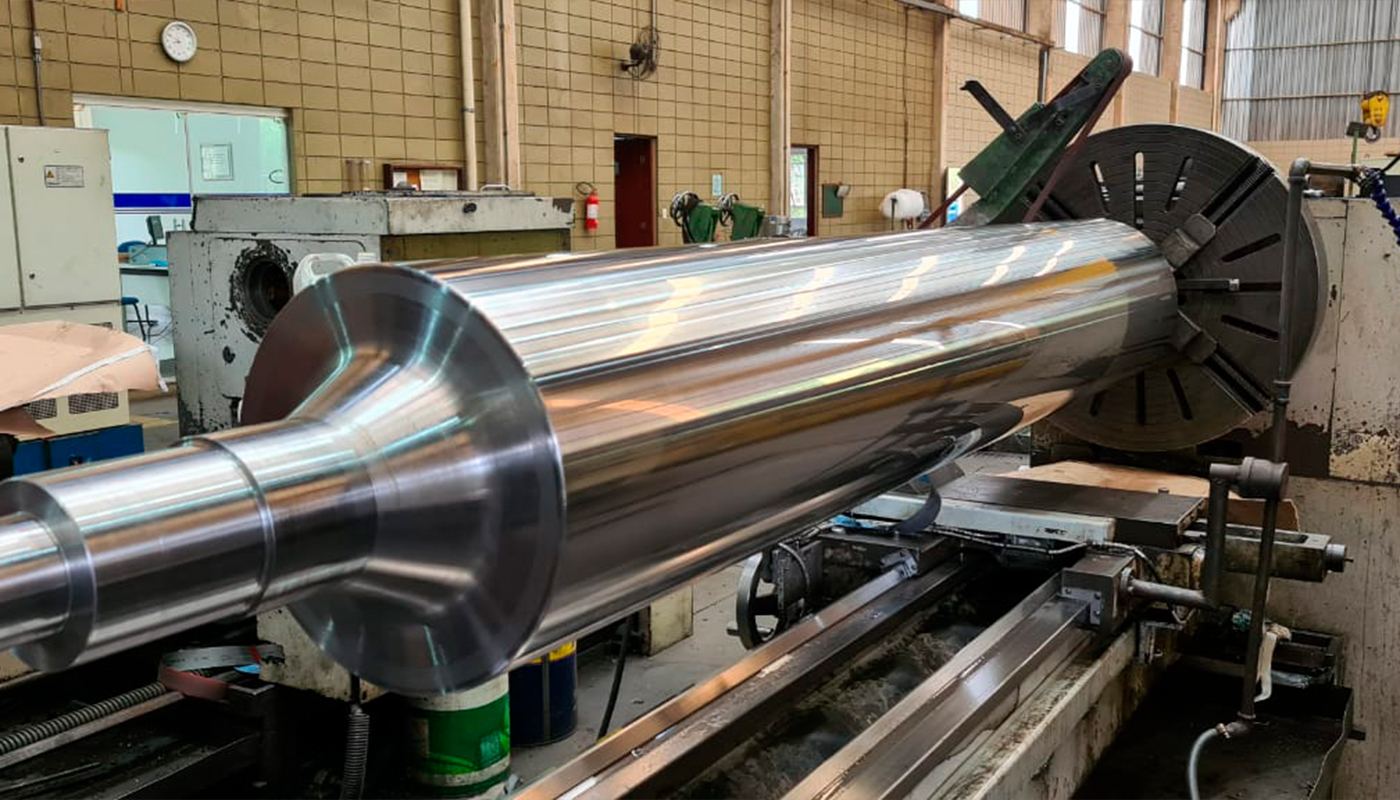 Torno horizontal – cilindro polido